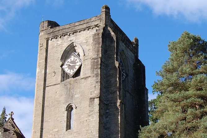 2-Day Jacobite Experience including the Hogwarts Express from Edinburgh - Loch Ness combines a cruise with Urquhart Castle