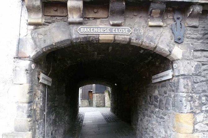 A History of Witchcraft in Edinburgh: A Self-Guided Audio Tour - Starting beside the Palace of Holyrood
