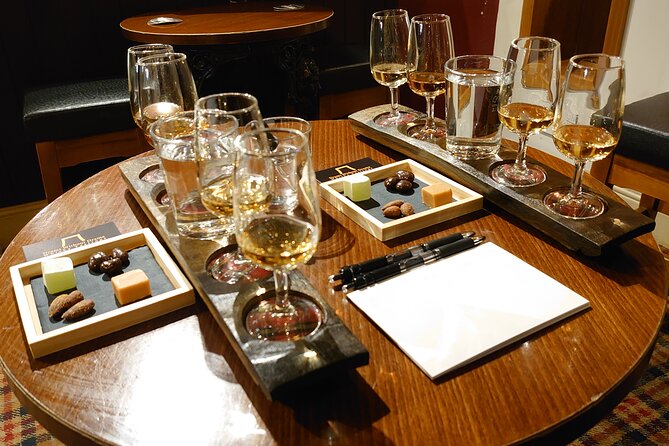 Afternoon Whisky Tasting in a Traditional Edinburgh Bar - Why the small group makes a difference