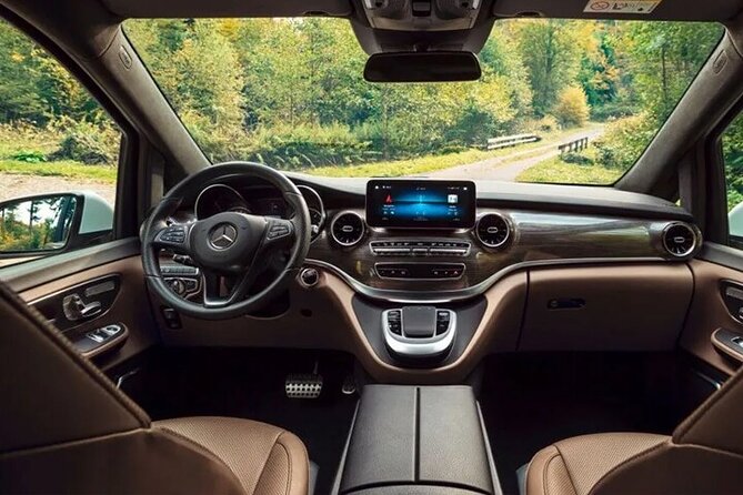 Arrival Transfer Edinburgh Airport EDI to Edinburgh by Minivan - The Mercedes V Class and the luggage limit