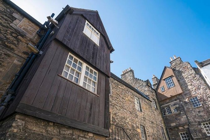 Curious Tales of the Royal Mile - Private Walking Tour - Advocate’s Close and the smaller spaces of the Old Town