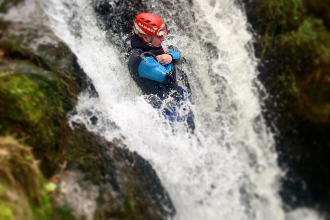 Discover Canyoning in Dollar Glen - Abseiling through the waterfalls