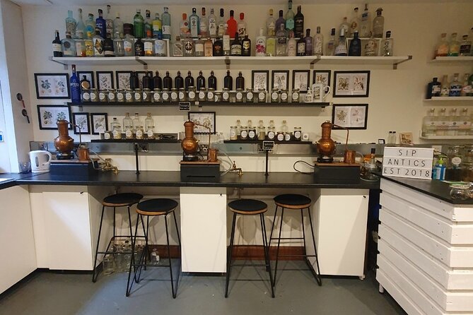 Distill a bottle of Gin on mini copper stills - Timing, Group Size, and Practical Details