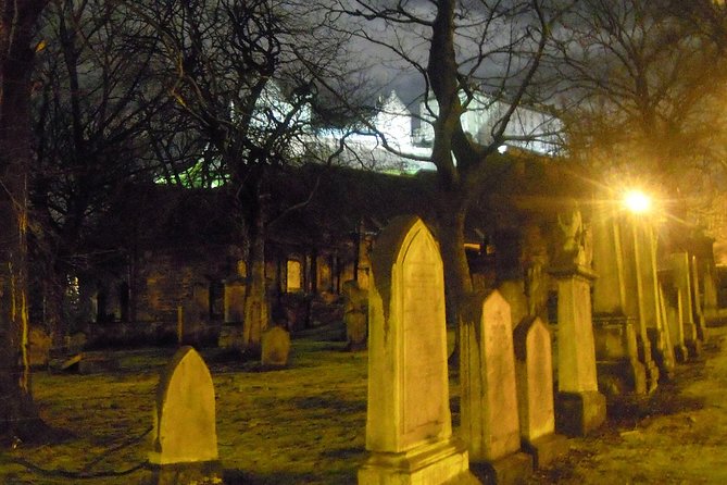 Edinburgh 2 Hour Nighttime Ghost Tour Italian Tour Guide - Timing, weather, and practical comfort