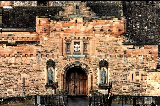 Edinburgh Castle Guided Tour - Tickets Included - Entering Edinburgh Castle and finding your bearings