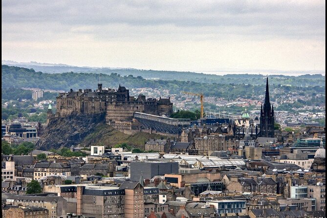 Edinburgh Castle Guided Tour - Tickets Included - The dog cemetery and smaller details