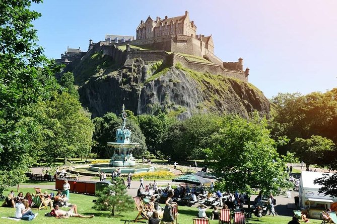 Edinburgh Castle Guided Walking Tour in English - Exploring the castle on your own
