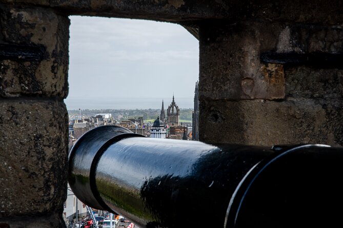 Edinburgh Castle: Guided Walking Tour with Entry Ticket - Timing your visit around the ceremonial gun