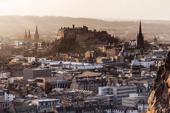 Edinburgh Castle & Royal Mile Walking Tour - Ticket Included - Group size, meeting point, and practical comfort