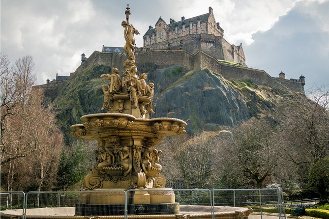 Edinburgh City of Wizards Exploration Game and Tour - Riddle’s Close and Edinburgh’s tight old lanes