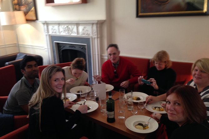 Edinburgh Food & Drink Tour with EatWalk Tours - A food tour that also gives you your Edinburgh bearings