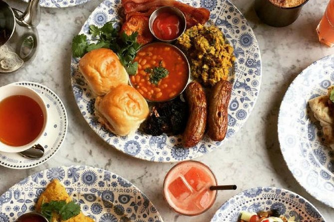 Edinburgh Food Tour with a Local Foodie Custom & Private - Pubs, beer, whisky, and casual local stops