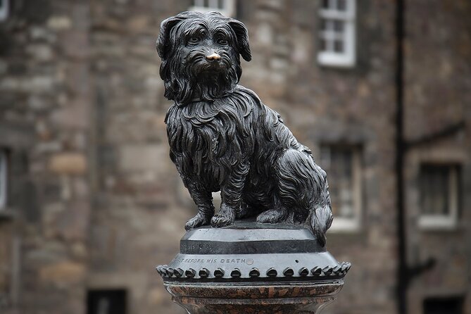 Edinburgh Full Day Walking Tour with Castle Included -Small Group - Greyfriars Bobby and Greyfriars Kirkyard