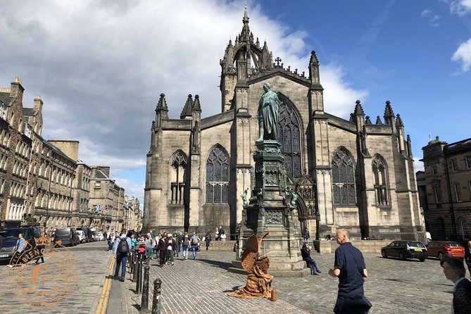 Edinburgh Half Day Guided Private Tour in a Premium Minivan - The Royal Mile and Castle Hill