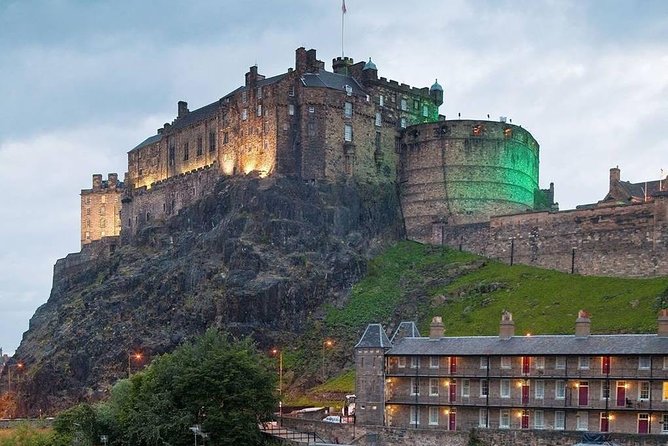 Edinburgh Half Day Tour (Private Chauffeur) - George Street and the Old Town close the loop
