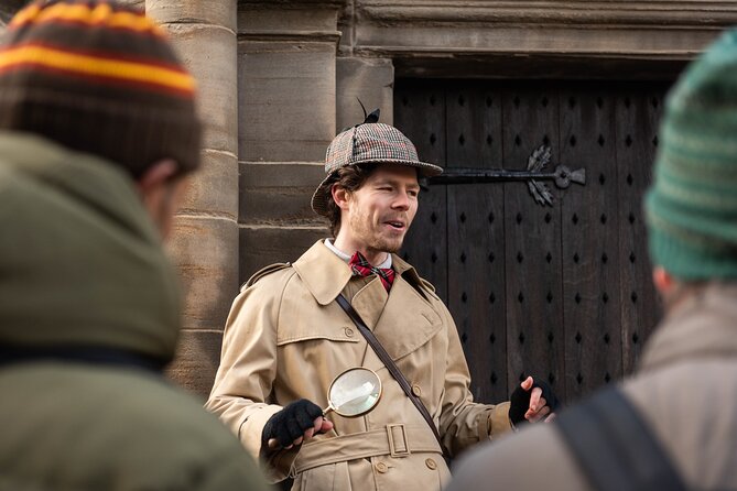 Edinburgh Historical Gems Tour with Whisky & Local Flavours - Reading the Royal Mile beyond its main street