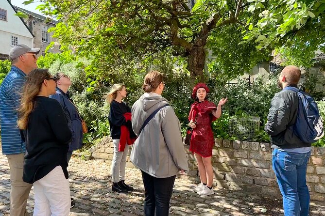 Edinburgh Historical Gems Tour with Whisky & Local Flavours - Entering Canongate through overlooked closes
