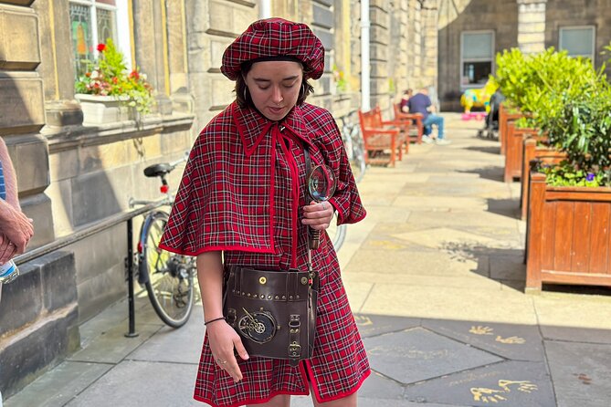 Edinburgh Historical Gems Tour with Whisky & Local Flavours - Finishing at Holyrood Palace