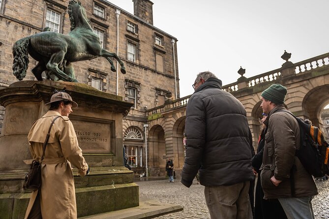 Edinburgh Historical Gems Tour with Whisky & Local Flavours - Guides, group size, and the human side of the walk