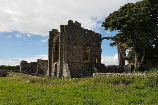 Edinburgh: Holy Island, Alnwick Castle & Kingdom of Northumbria - Comfort, pace, and useful planning tips