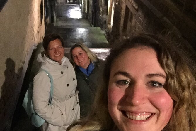 Edinburgh Night Tour with a Local Guide: Private & 100% Personalized - The first drink: old pubs, Scotch, and the Sheep Heid Inn
