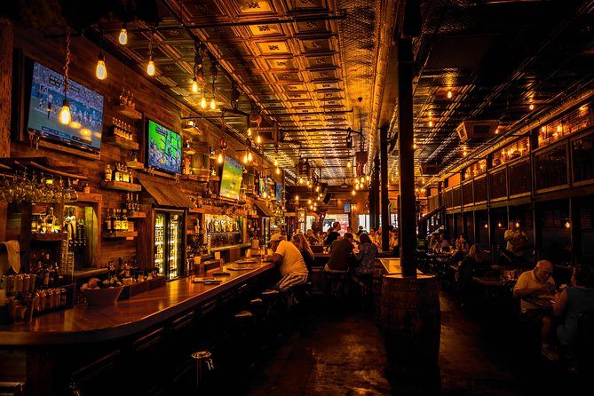 Edinburgh Night Tour with a Local Guide: Private & 100% Personalized - Old Town streets and the choice of nightlife