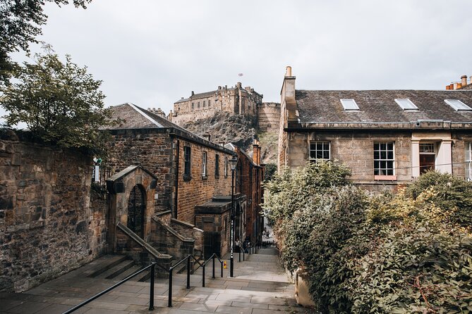 Edinburgh: Old Town's Highlights Walking Tour - Why this two-hour walk works in Edinburgh