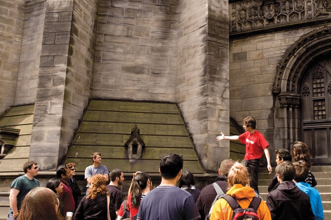 Edinburgh: Old Town's Highlights Walking Tour - Descending into Grassmarket’s darker past