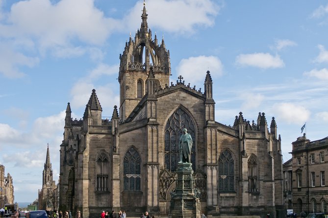 Edinburgh Private city tour - Greyfriars Kirkyard brings the Old Town closer