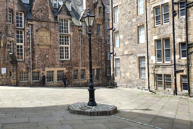 Edinburgh Private Walking Tour - Deacon Brodie’s Tavern and the city’s split personality