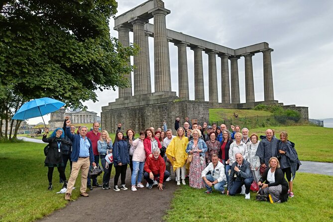 Edinburgh Private Walking Tour in Spanish - A break at Grassmarket and photos on Victoria Street