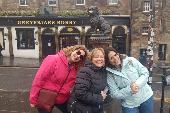 Edinburgh Private Walking Tour in Spanish - Writers’ Square and New College views