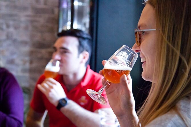 Edinburgh: Pubs & History Walking Tour with Beer Tasting - Canongate and the old brewing trade