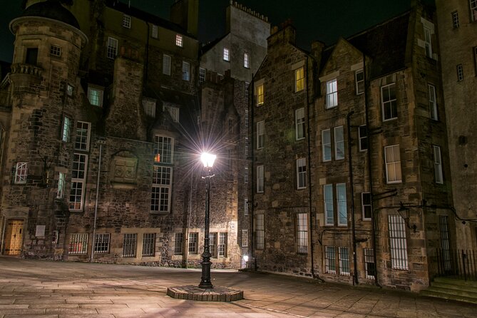 Edinburgh: Witches & Haunted History Walking Tour - Edinburgh Castle and the witch stories