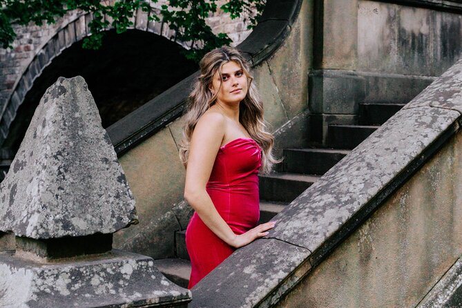 Enchanted Professional Private Photoshoot Tour in Edinburgh - Ending at Calton Hill during golden hour