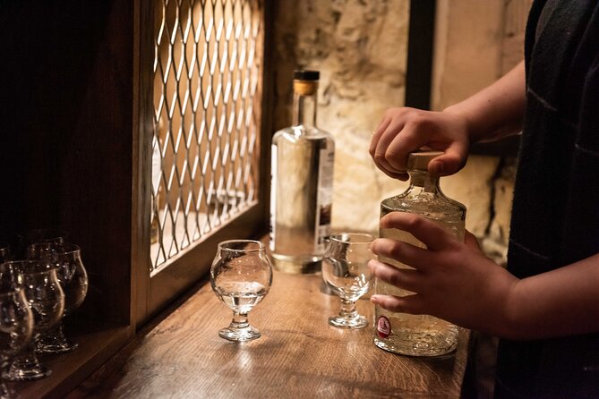 Evolution of Gin and Underground Gin Tasting in Edinburgh | 1hr - My call: book it for the setting and the story