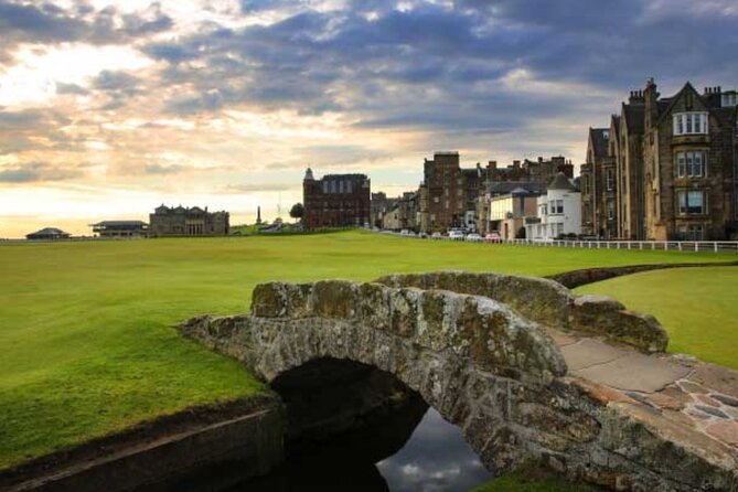Executive transfer from Edinburgh to St Andrews. - Arriving in St Andrews, from luggage drop-off to the Old Course