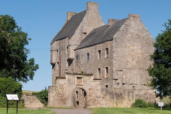 Five Outlander locations , Outlander film locations tour - Blackness Castle as Fort William