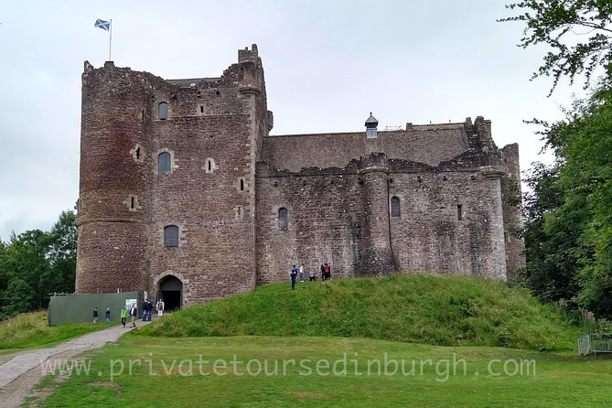 Five Outlander locations , Outlander film locations tour - Culross Palace and the village of Cranesmuir
