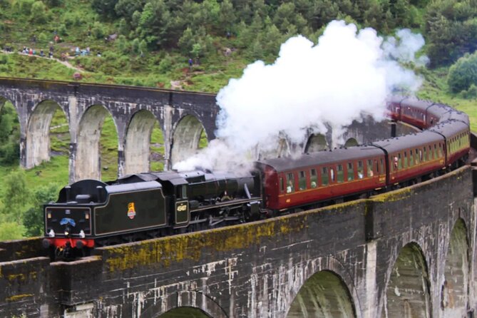 Fort William and Glencoe Tour - Urquhart Castle and the first Loch Ness views