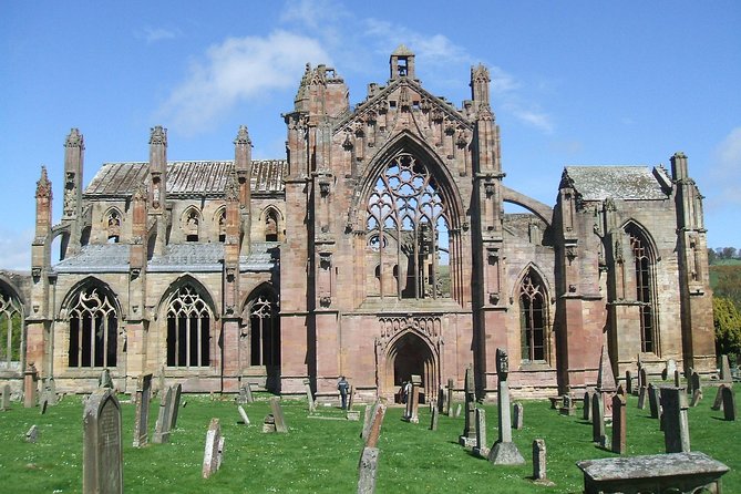 From Edinburgh: 1-day Outlander Tour - attractions included - Hopetoun House and the aristocratic side of Outlander