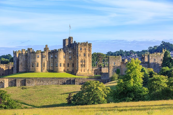 From Edinburgh: 1-day Outlander Tour - attractions included - Melrose Abbey and Scotland’s border country