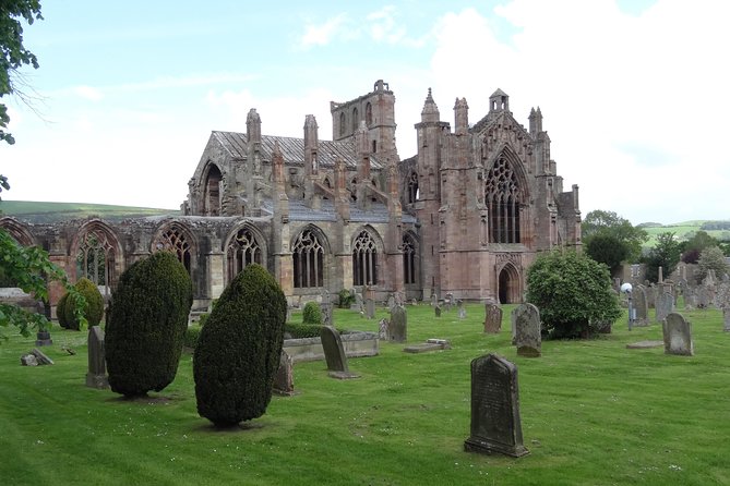 From Edinburgh: 1-day Outlander Tour - attractions included - Doune Castle and the real Castle Leoch