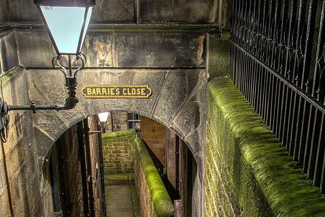 Ghosts, Mysteries, and Witches Tour - A history walk first, a ghost tour second