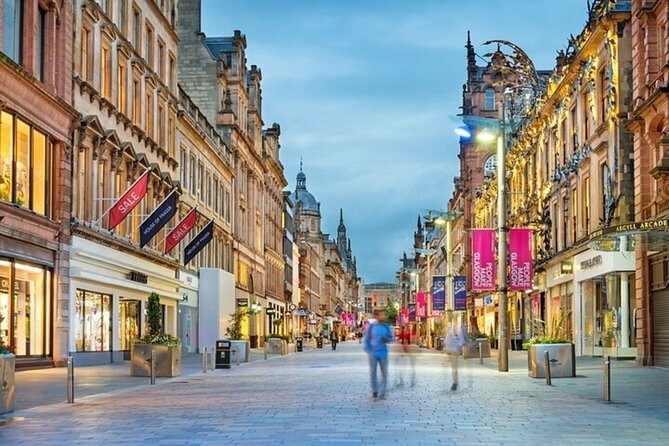 Glasgow Must-See Attractions Walking Tour with A Guide - George Square and Glasgow’s civic center