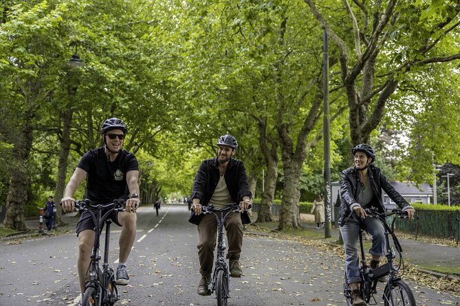 Glasgow Private Bike Tour: Highlights & Hidden Gems - Kelvingrove Art Gallery and Museum