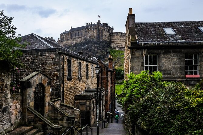 Guided 60-Minute Photography and sightseeing Tour in Edinburgh - St Giles’ Cathedral and the problem of difficult light