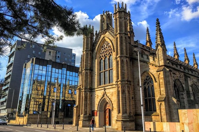 Half-Day Private Glasgow Must-Sees Tour - George Square starts the story