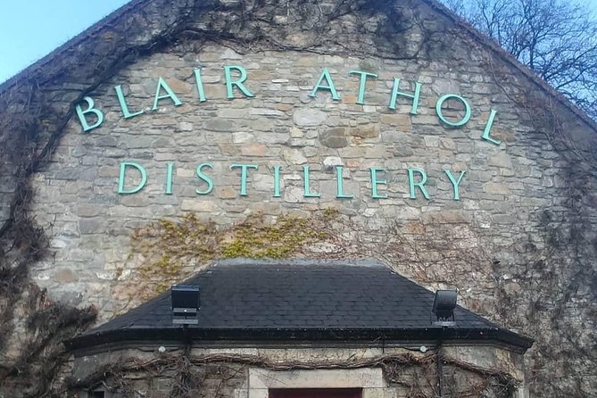Highland and Lowland whisky tour - Half day from Edinburgh - Tullibardine and the Ochil Hills setting