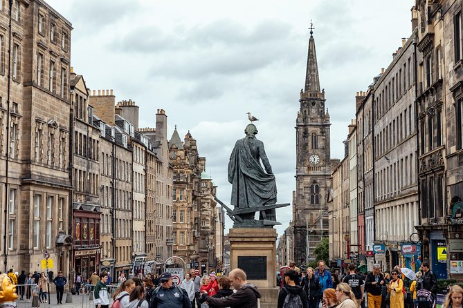 Highlights & Hidden Gems With Locals: Best of Edinburgh Private Tour - Grassmarket: pubs, executions, and Old Town character